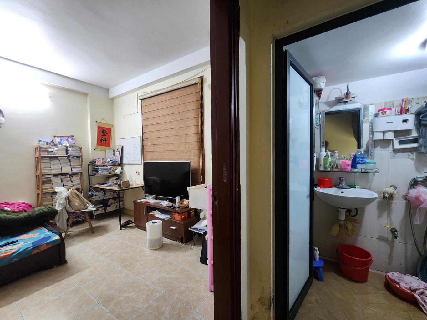 Bán nhà Đông Thiên - diện tích 24m2 3 tầng - Nhà trong ngõ phân lô, xung quanh nhiều tiện ích - giá 5 tỷ