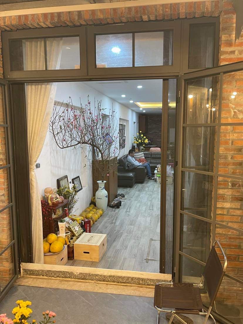 Bán nhà Chùa Láng - diện tích 44.5m2 1 tầng - Căn hộ tập thể sân vườn - giá 8 tỷ