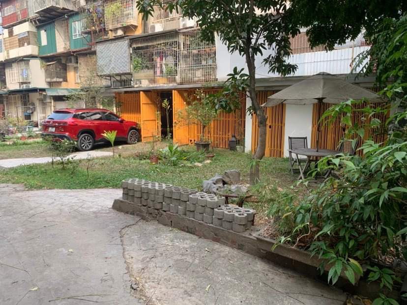 Bán nhà Chùa Láng - diện tích 44.5m2 1 tầng - Căn hộ tập thể sân vườn - giá 8 tỷ