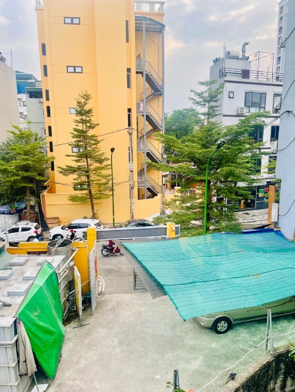 Bán nhà Thống Nhất - diện tích 118m2 3 tầng - Gần phố, thoáng trước sau - giá 18 tỷ