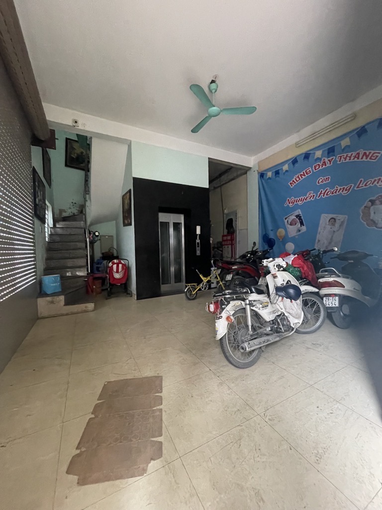 Bán nhà Đường Láng - diện tích 80m2 2 tầng - Ô tô đỗ cửa - giá 4,5 tỷ