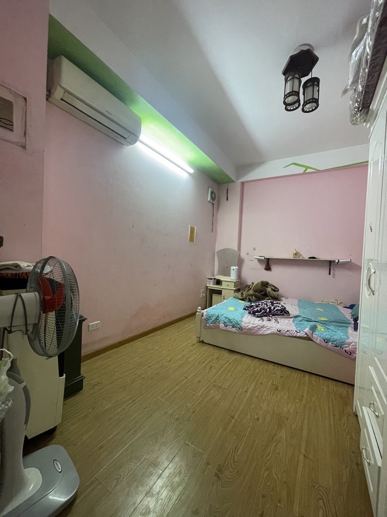 Bán nhà Đường Láng - diện tích 80m2 2 tầng - Ô tô đỗ cửa - giá 4,5 tỷ