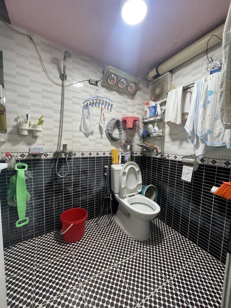 Bán nhà Đường Láng - diện tích 80m2 2 tầng - Ô tô đỗ cửa - giá 4,5 tỷ