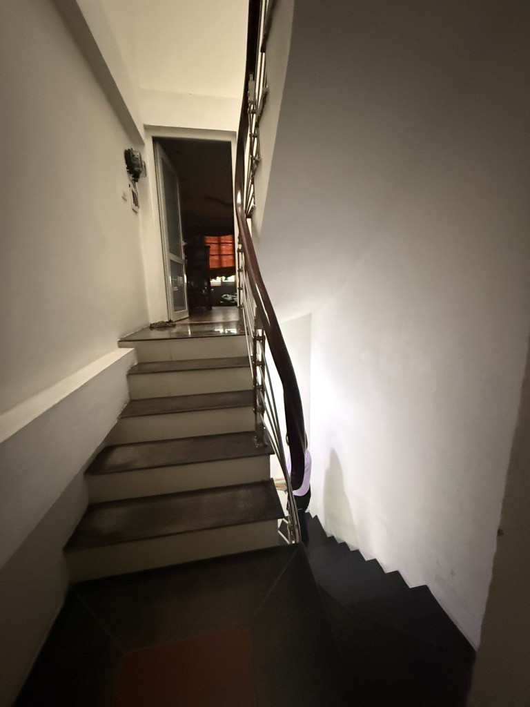 Bán nhà Bạch Mai - diện tích 42m2 5 tầng - nhà lô góc 3 mặt thoáng - giá 8,5 tỷ