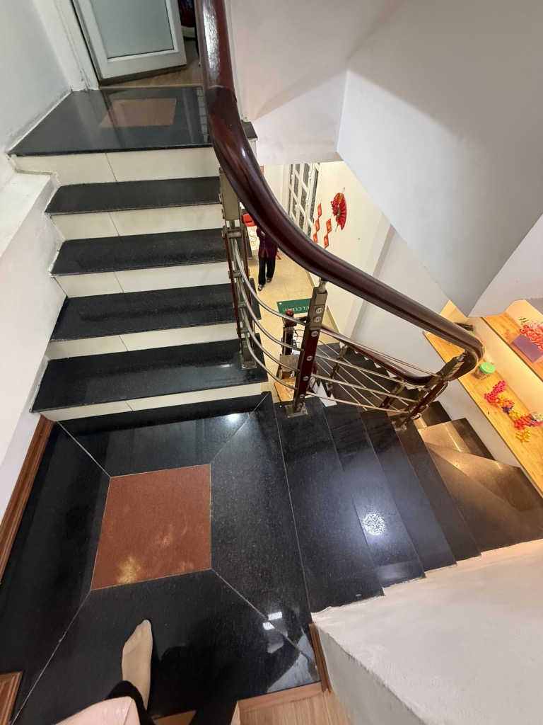 Bán nhà Bạch Mai - diện tích 42m2 5 tầng - nhà lô góc 3 mặt thoáng - giá 8,5 tỷ