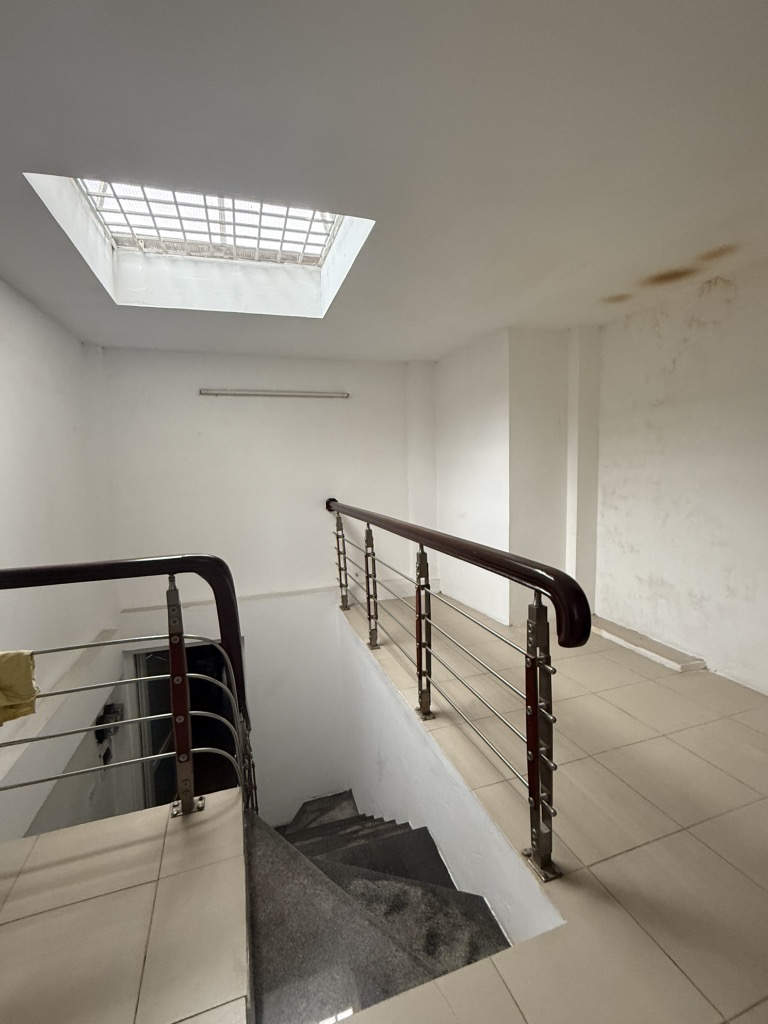 Bán nhà Bạch Mai - diện tích 42m2 5 tầng - nhà lô góc 3 mặt thoáng - giá 8,5 tỷ