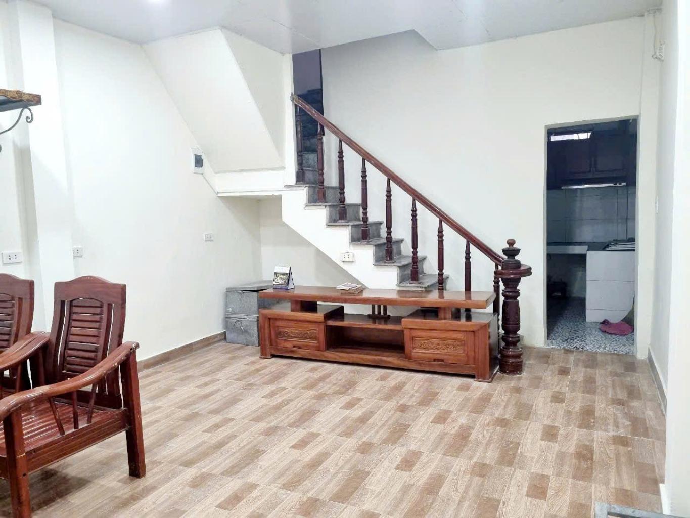 Bán nhà Giải Phóng - diện tích 33,9m2 3 tầng - Nhà cho thuê 6 triệu/tháng - giá 3,1 tỷ