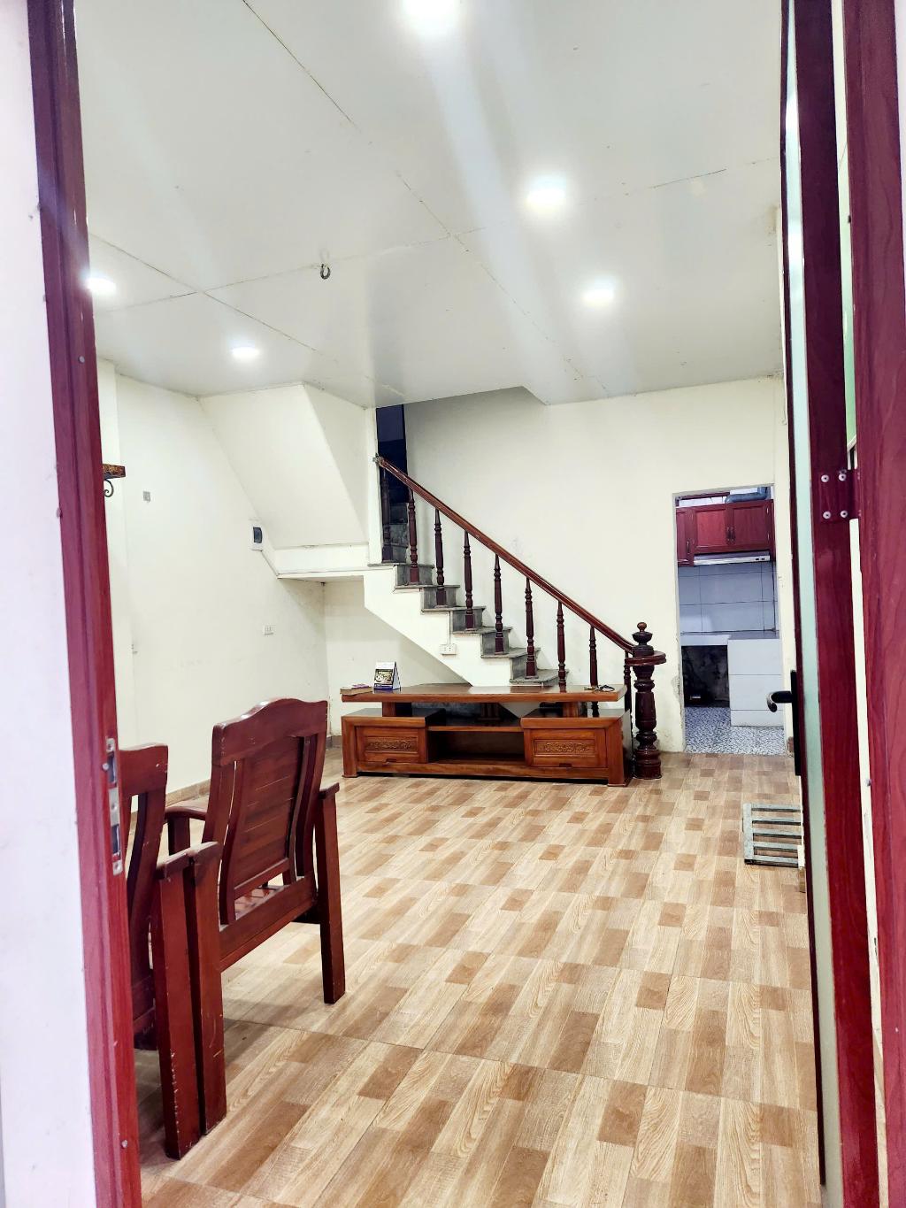 Bán nhà Giải Phóng - diện tích 33,9m2 3 tầng - Nhà cho thuê 6 triệu/tháng - giá 3,1 tỷ