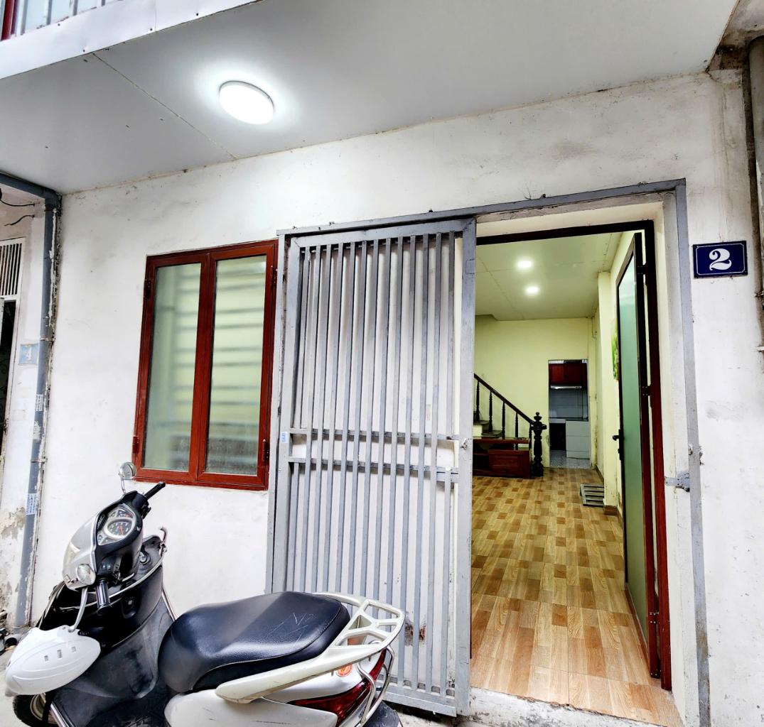 Bán nhà Giải Phóng - diện tích 33,9m2 3 tầng - Nhà cho thuê 6 triệu/tháng - giá 3,1 tỷ