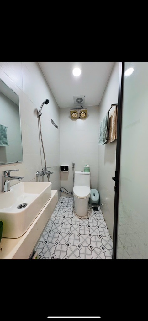 Bán nhà Quan Thổ 1 - diện tích 52m2 1 tầng - Ô tô đỗ chân toà nhà - giá 3,35 tỷ