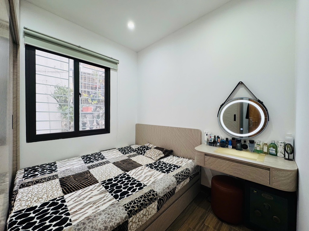 Bán nhà Quan Thổ 1 - diện tích 52m2 1 tầng - Ô tô đỗ chân toà nhà - giá 3,35 tỷ