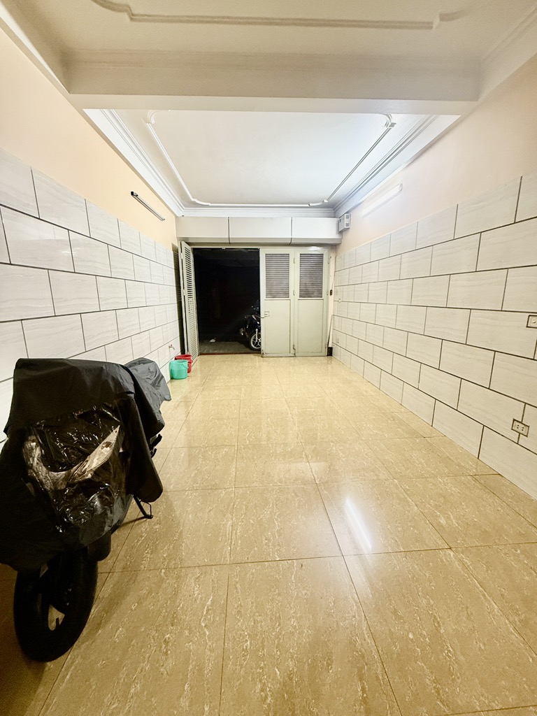 Bán nhà Trần Khát Chân - diện tích 34,5m2 6 tầng - Ô tô tránh - giá 18,5 tỷ