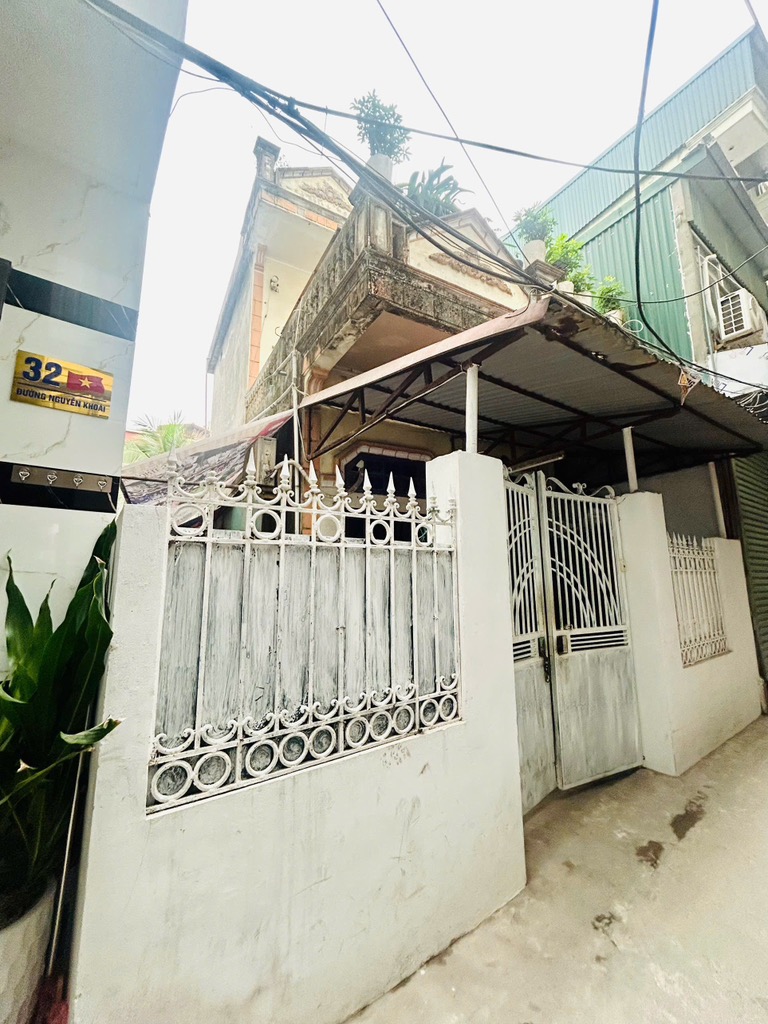 Bán nhà Nguyễn Khoái - diện tích 90.5m2 2 tầng - Ngõ ba gác - giá 10,6 tỷ