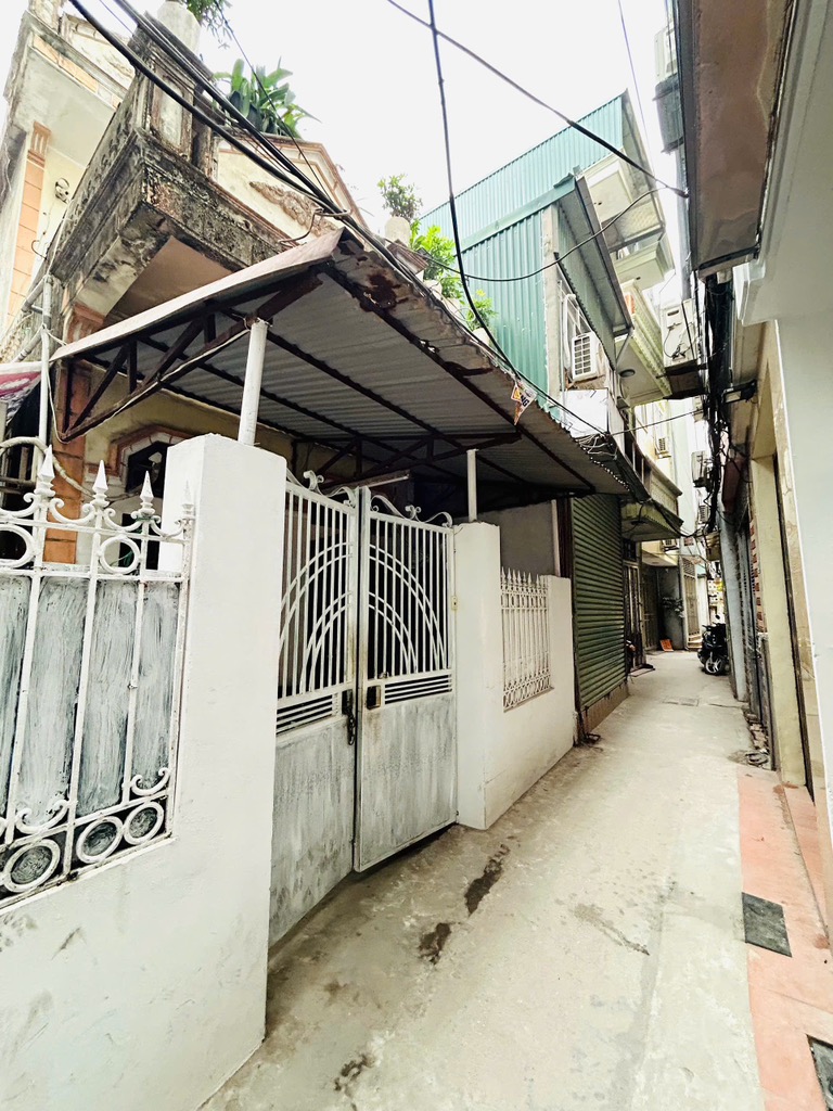 Bán nhà Nguyễn Khoái - diện tích 90.5m2 2 tầng - Ngõ ba gác - giá 10,6 tỷ