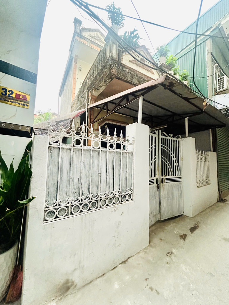 Bán nhà Nguyễn Khoái - diện tích 90.5m2 2 tầng - Ngõ ba gác - giá 10,6 tỷ