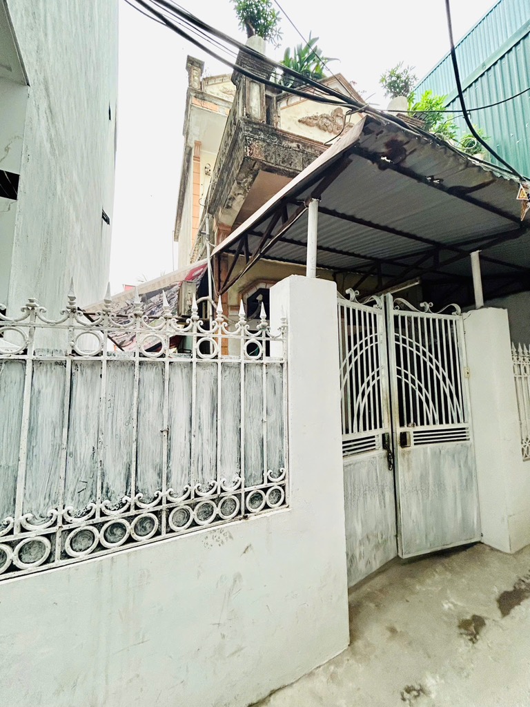 Bán nhà Nguyễn Khoái - diện tích 90.5m2 2 tầng - Ngõ ba gác - giá 10,6 tỷ