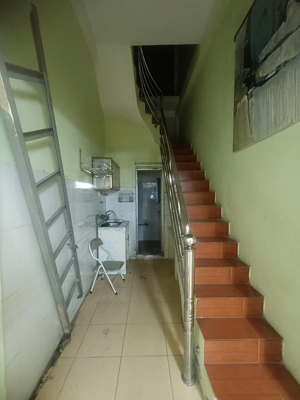 Bán nhà Khuất Duy Tiến - diện tích 20m2 2 tầng - Ô tô tránh - giá 2,8 tỷ