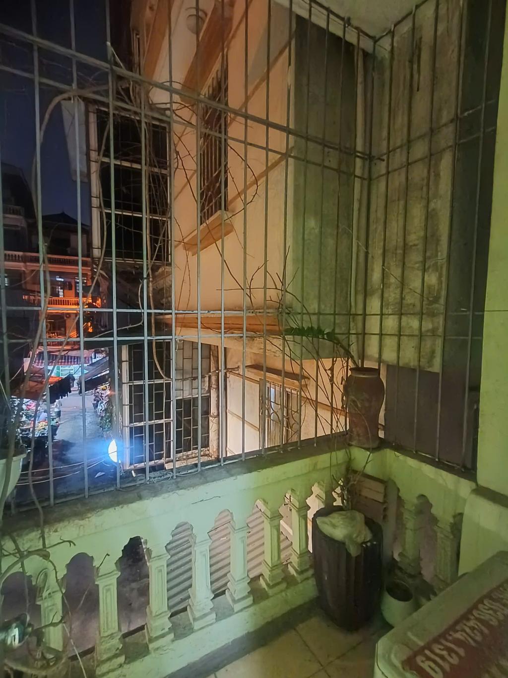 Bán nhà Khuất Duy Tiến - diện tích 20m2 2 tầng - Ô tô tránh - giá 2,8 tỷ