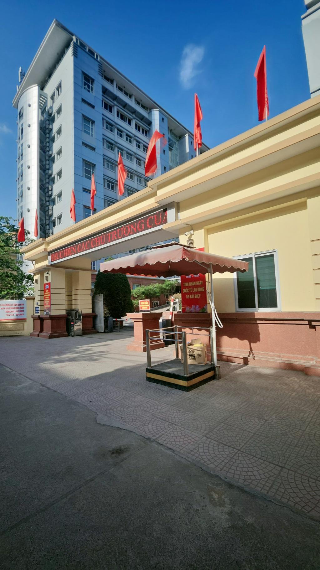 Bán nhà Định Công - diện tích 130m2 1 tầng - Ô TÔ TRÁNH 16 CHỖ VÀO NHÀ - giá 1,75 tỷ