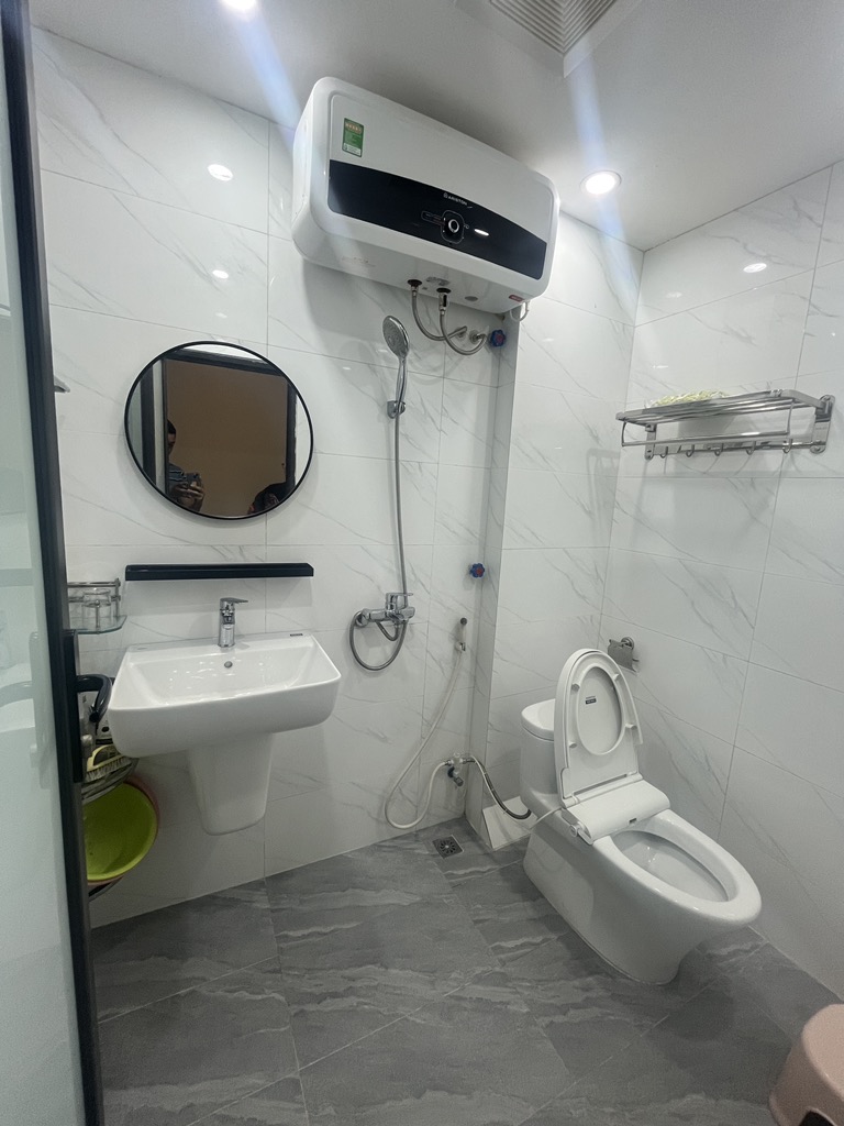 Bán nhà Đê La Thành - diện tích 28.5m2 6 tầng - MẶT PHỐ - Ô TÔ TRÁNH -KINH DOANH BẤT CHẤP - giá 19,2 tỷ