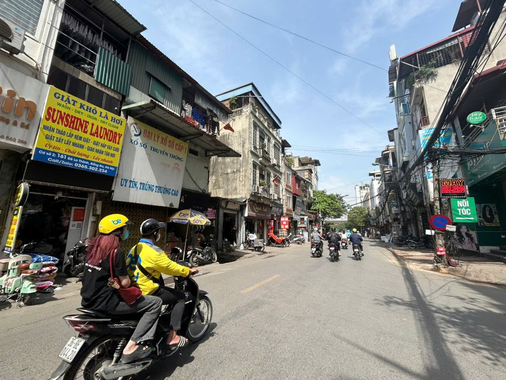 Bán nhà Đê La Thành - diện tích 28.5m2 6 tầng - MẶT PHỐ - Ô TÔ TRÁNH -KINH DOANH BẤT CHẤP - giá 19,2 tỷ