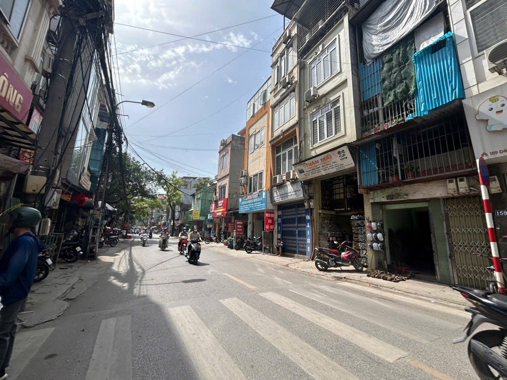 Bán nhà Đê La Thành - diện tích 28.5m2 6 tầng - MẶT PHỐ - Ô TÔ TRÁNH -KINH DOANH BẤT CHẤP - giá 19,2 tỷ