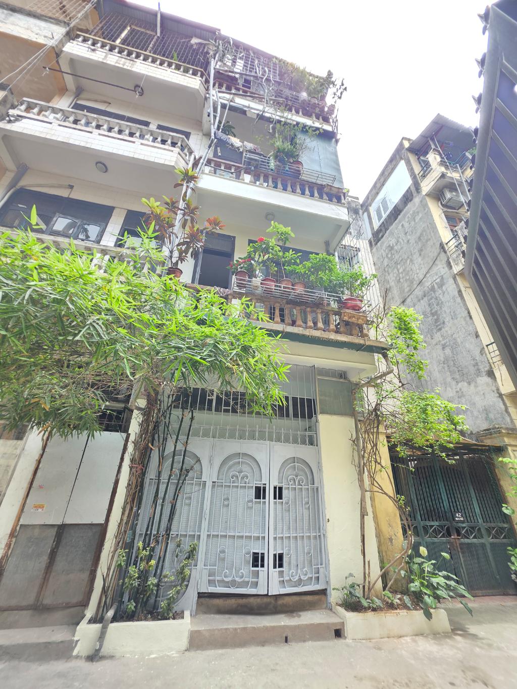 Bán nhà Nguyễn Văn Trỗi - diện tích 57m2 4 tầng - Nhà mặt phố 2 mặt tiền - giá 24 tỷ