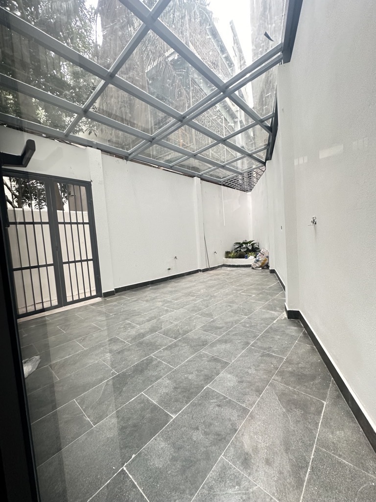 Bán nhà Đường Láng - diện tích 62m2 5 tầng - Nhà mới tinh, hiếm - giá 12 tỷ