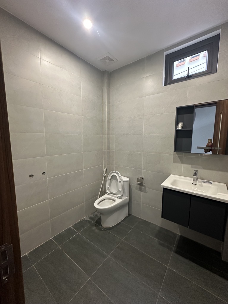 Bán nhà Đường Láng - diện tích 62m2 5 tầng - Nhà mới tinh, hiếm - giá 12 tỷ