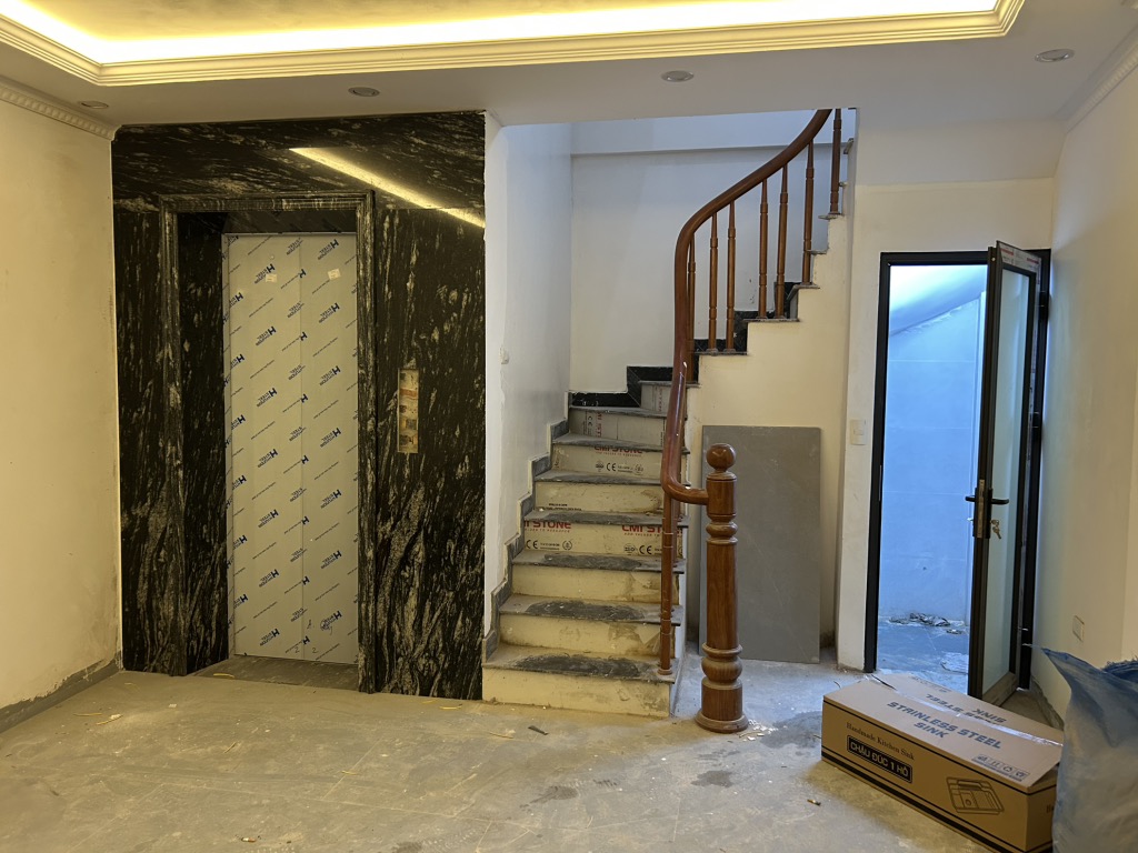 Bán nhà Nguyễn Khoái - diện tích 53.3m2 5 tầng - Ô tô đỗ cửa - giá 13 tỷ