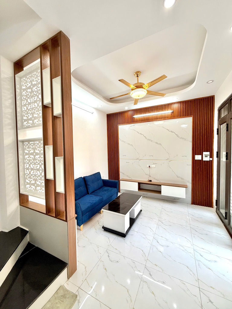 Bán nhà Nguyễn Khoái - diện tích 30m2 5 tầng - ô tô đỗ cổng - giá 6,6 tỷ