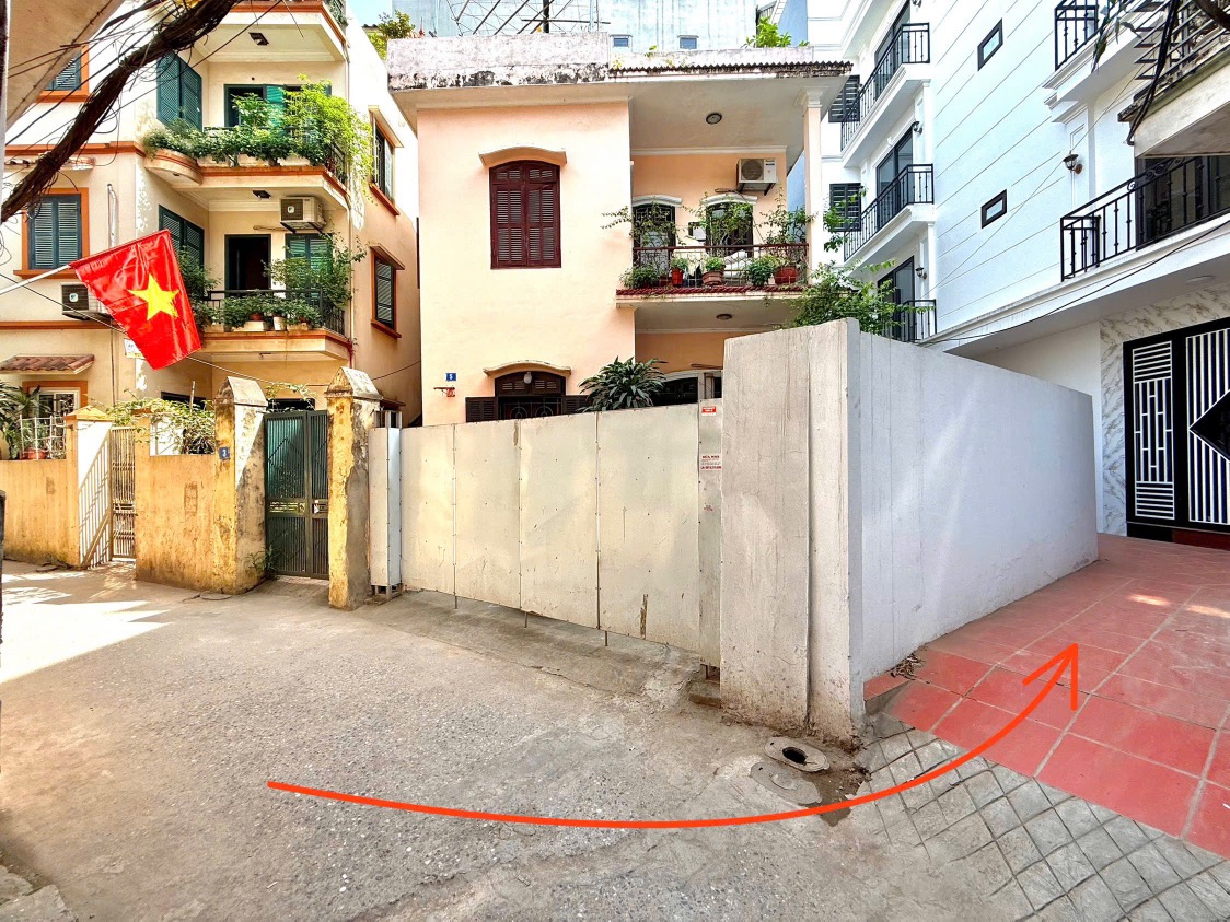 Bán nhà Nguyễn Khoái - diện tích 30m2 5 tầng - ô tô đỗ cổng - giá 6,6 tỷ