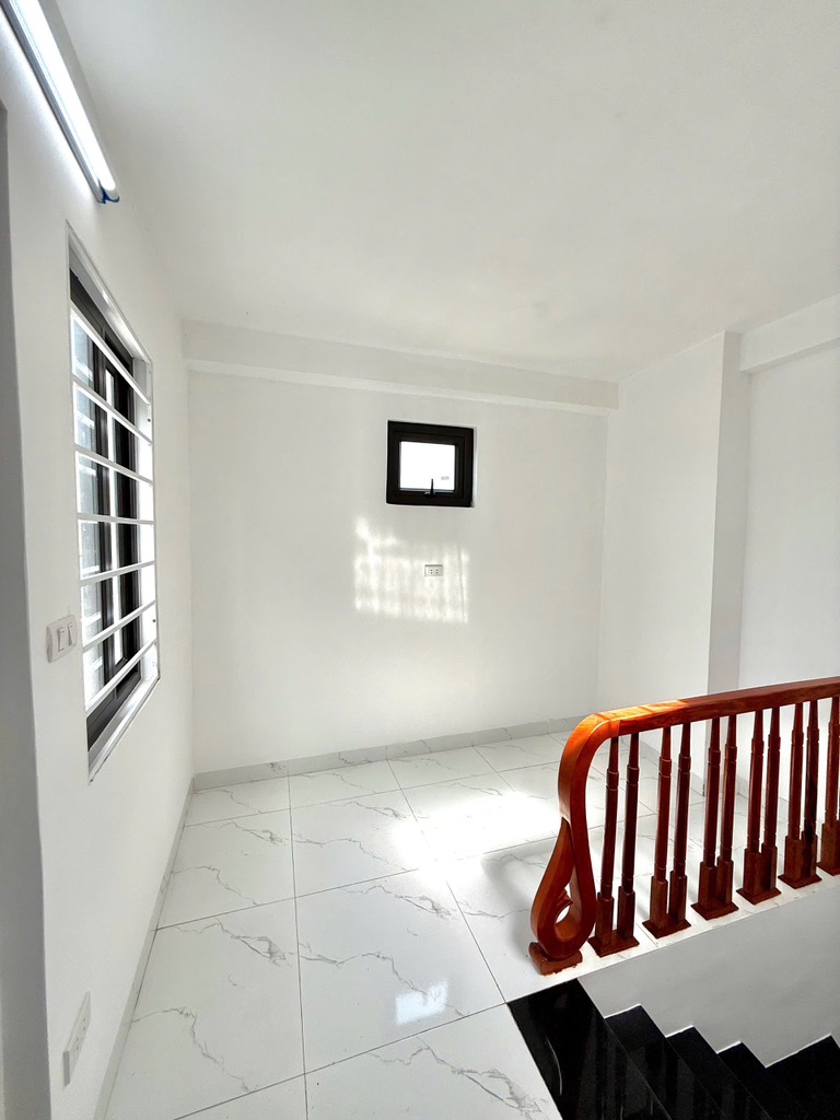 Bán nhà Nguyễn Khoái - diện tích 30m2 5 tầng - ô tô đỗ cổng - giá 6,6 tỷ