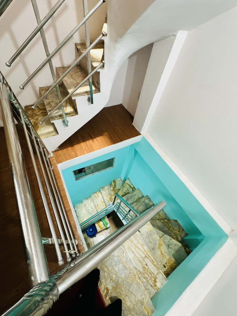 Bán nhà Hòa Bình - diện tích 12m2 4 tầng - Khung cột - giá 3,8 tỷ