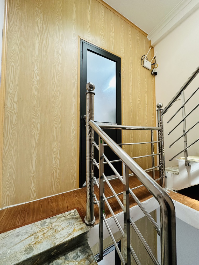 Bán nhà Hòa Bình - diện tích 12m2 4 tầng - Khung cột - giá 3,8 tỷ