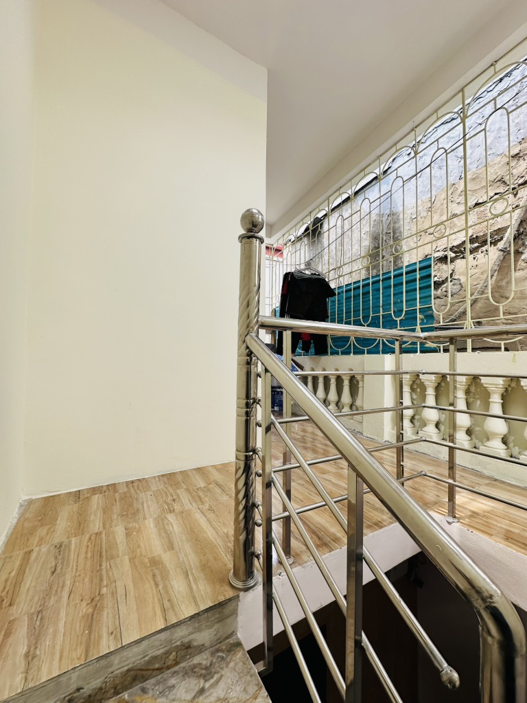 Bán nhà Hòa Bình - diện tích 12m2 4 tầng - Khung cột - giá 3,8 tỷ