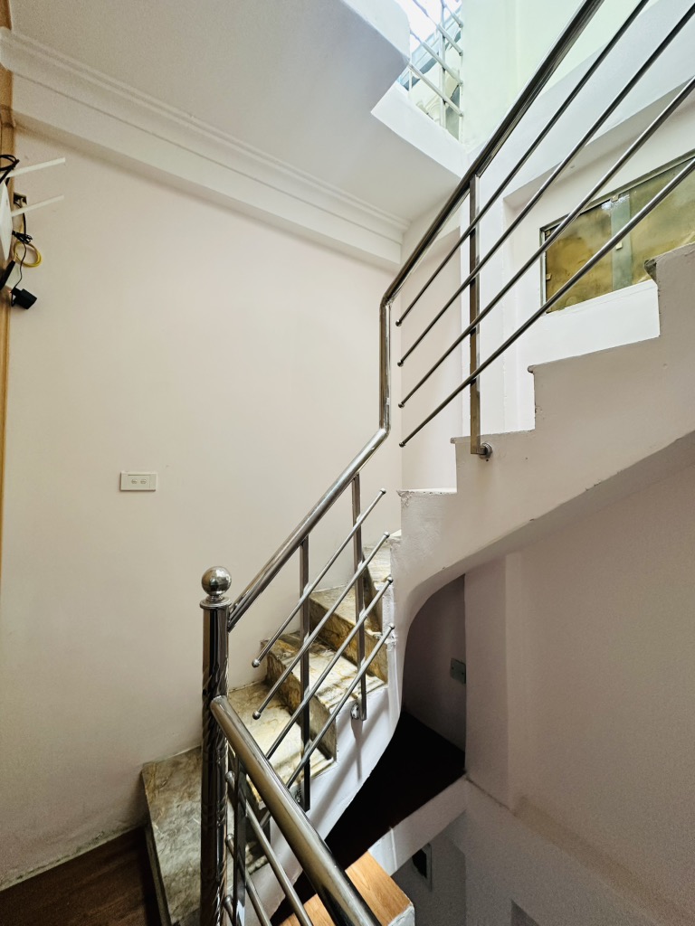 Bán nhà Hòa Bình - diện tích 12m2 4 tầng - Khung cột - giá 3,8 tỷ