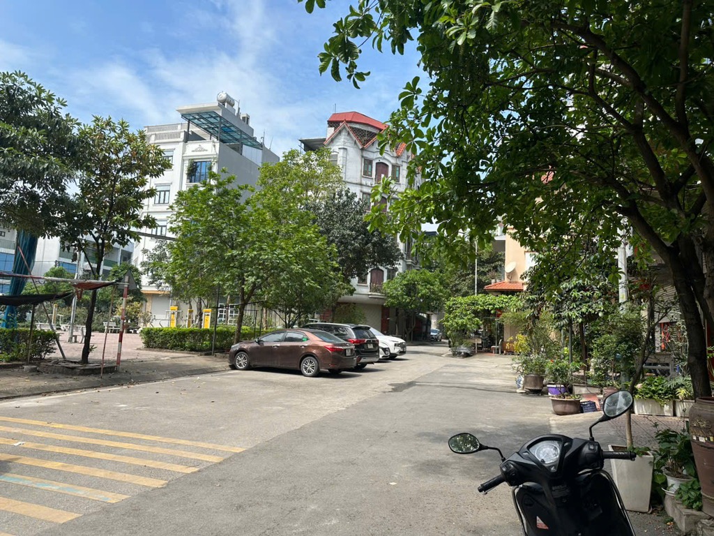 Bán nhà Yên Sở - diện tích 56m2 5 tầng - Ô tô đỗ cửa - giá 18,6 tỷ