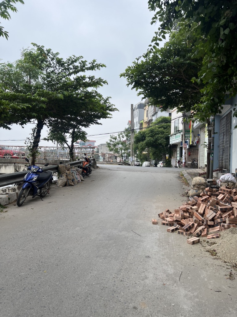 Bán nhà Ngọc Hồi - diện tích 42m2 3 tầng - ô tô vào trong nhà - giá 9,2 tỷ