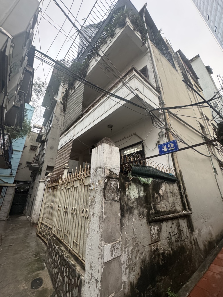 Bán nhà Thịnh Quang - diện tích 72m2 3 tầng - Lô góc, ngõ rộng - giá 12,8 tỷ