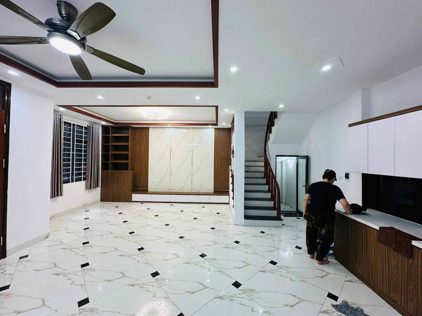 Bán nhà Văn Hương - diện tích 54m2 5 tầng - Lô góc 2 thoáng - giá 13 tỷ