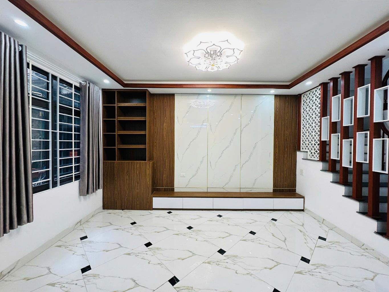 Bán nhà Văn Hương - diện tích 54m2 5 tầng - Lô góc 2 thoáng - giá 13 tỷ