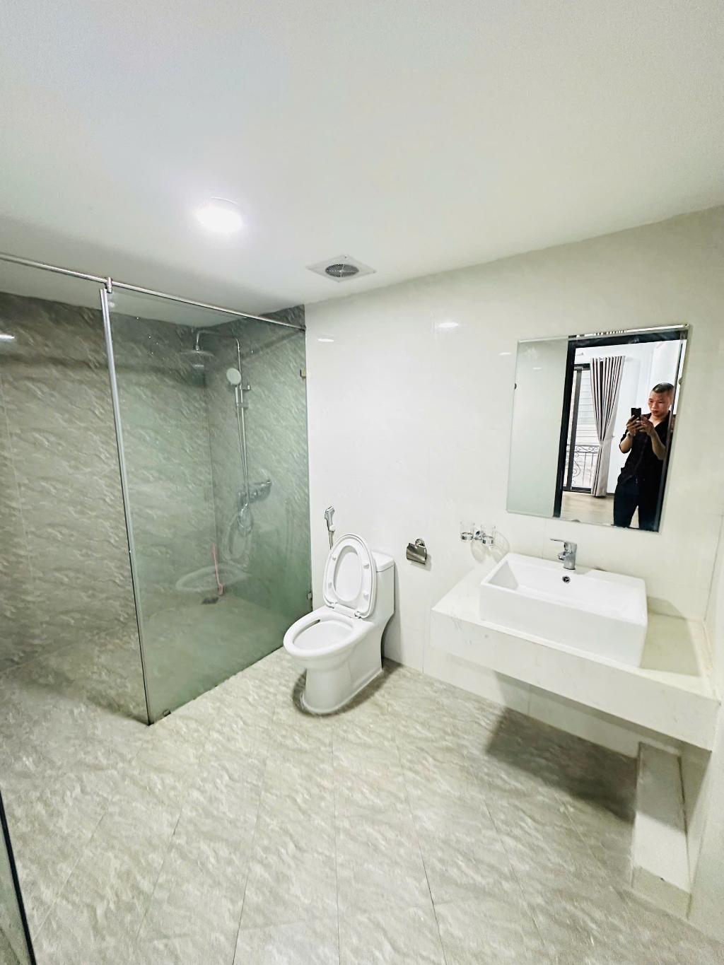 Bán nhà Văn Hương - diện tích 54m2 5 tầng - Lô góc 2 thoáng - giá 13 tỷ