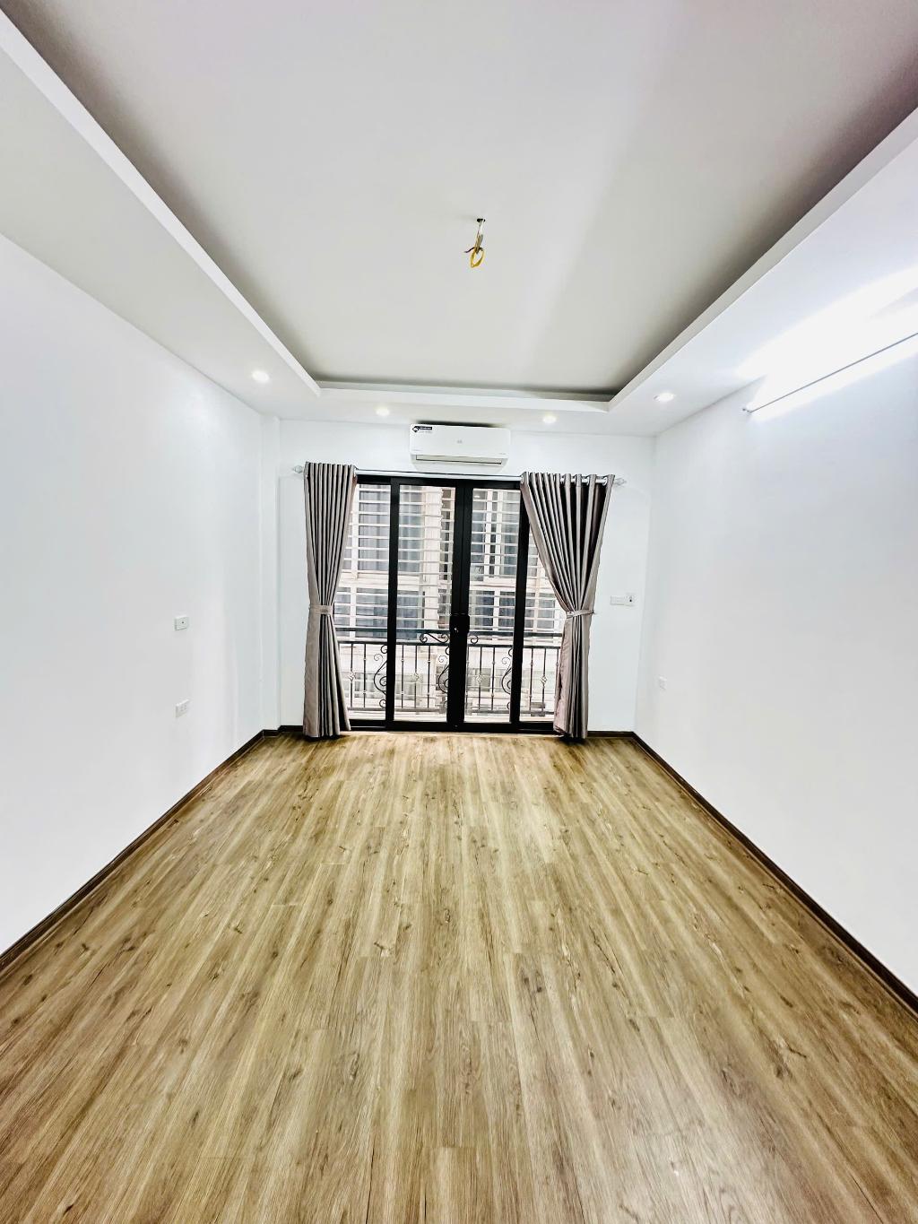 Bán nhà Văn Hương - diện tích 54m2 5 tầng - Lô góc 2 thoáng - giá 13 tỷ