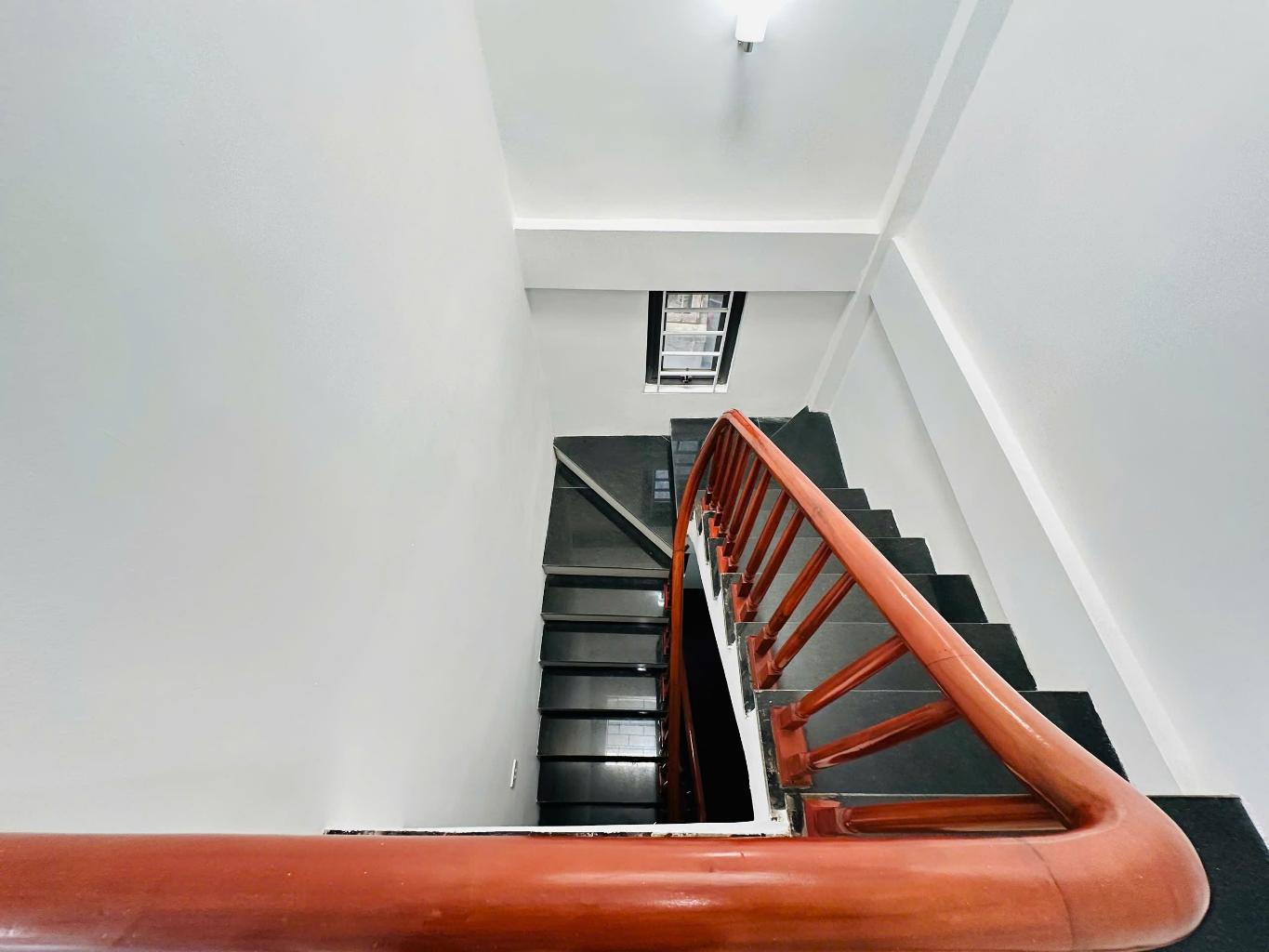 Bán nhà Văn Hương - diện tích 54m2 5 tầng - Lô góc 2 thoáng - giá 13 tỷ