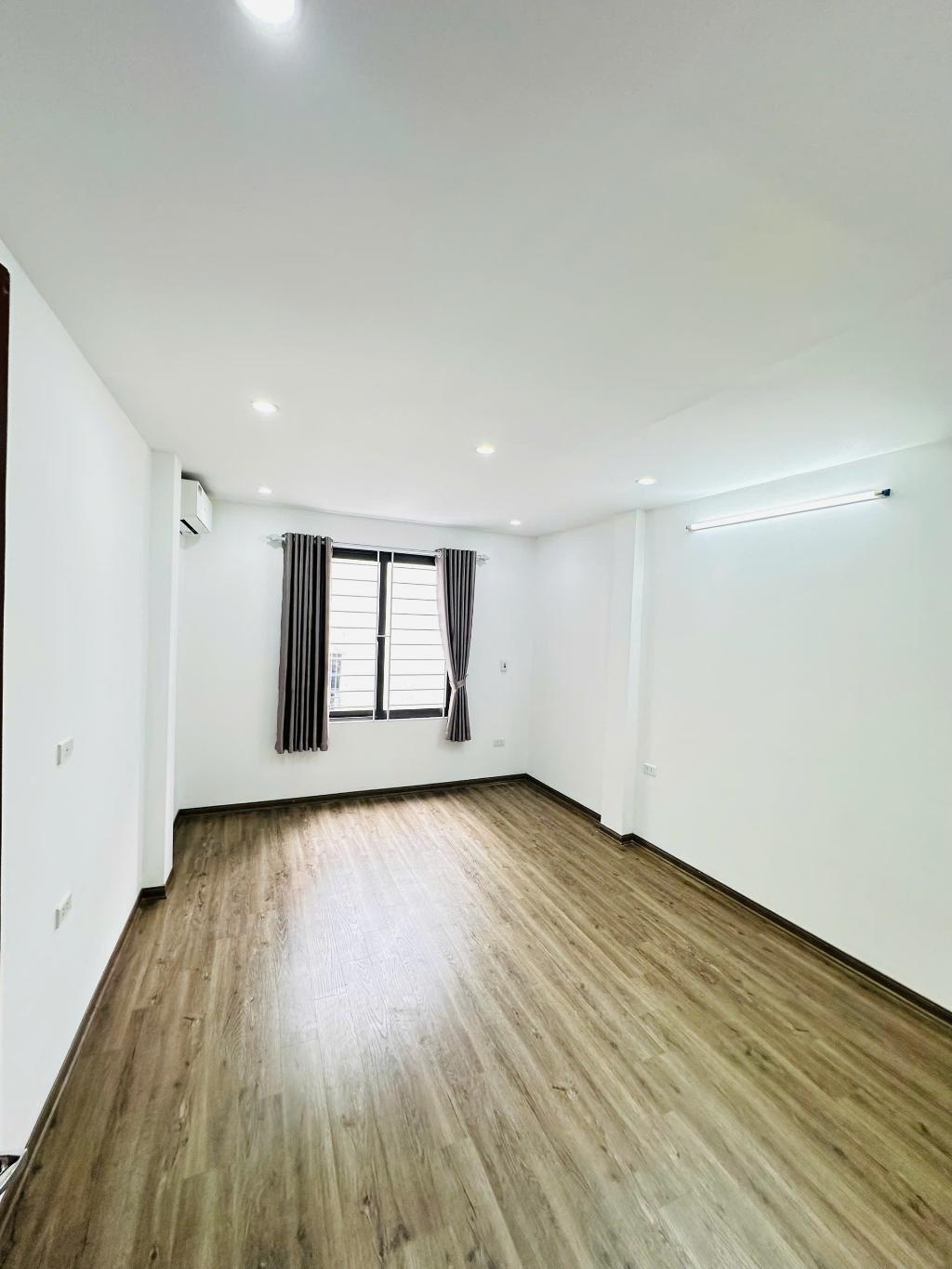 Bán nhà Văn Hương - diện tích 54m2 5 tầng - Lô góc 2 thoáng - giá 13 tỷ