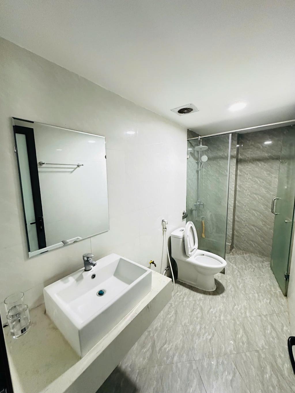 Bán nhà Văn Hương - diện tích 54m2 5 tầng - Lô góc 2 thoáng - giá 13 tỷ