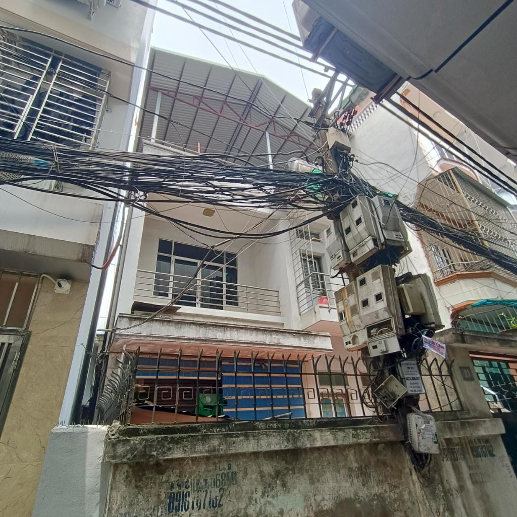 Bán nhà Pháo Đài Láng - diện tích 55.8m2 3 tầng - CỰC HIẾM, THỬA ĐẤT VÀNG - giá 9,9 tỷ