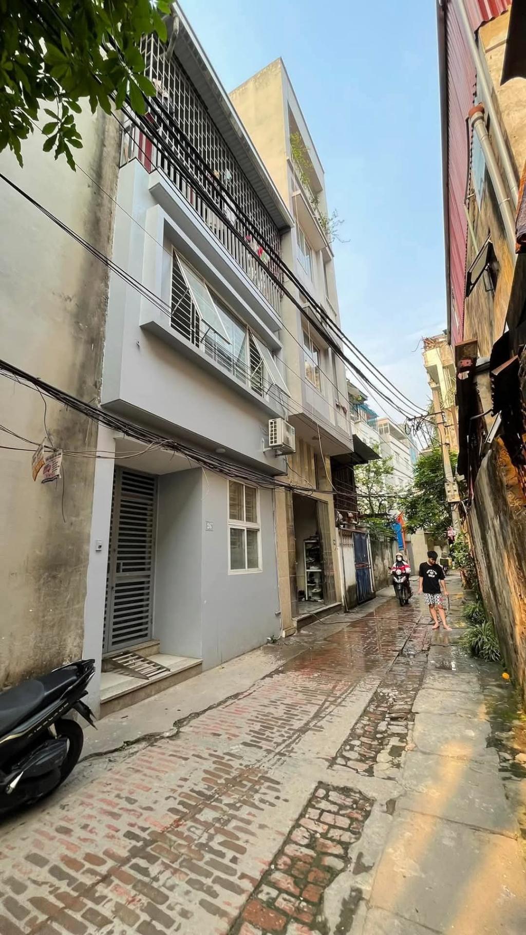 Bán nhà Kim Giang - diện tích 35.6m2 3 tầng - ô tô đỗ cửa - giá 6,4 tỷ