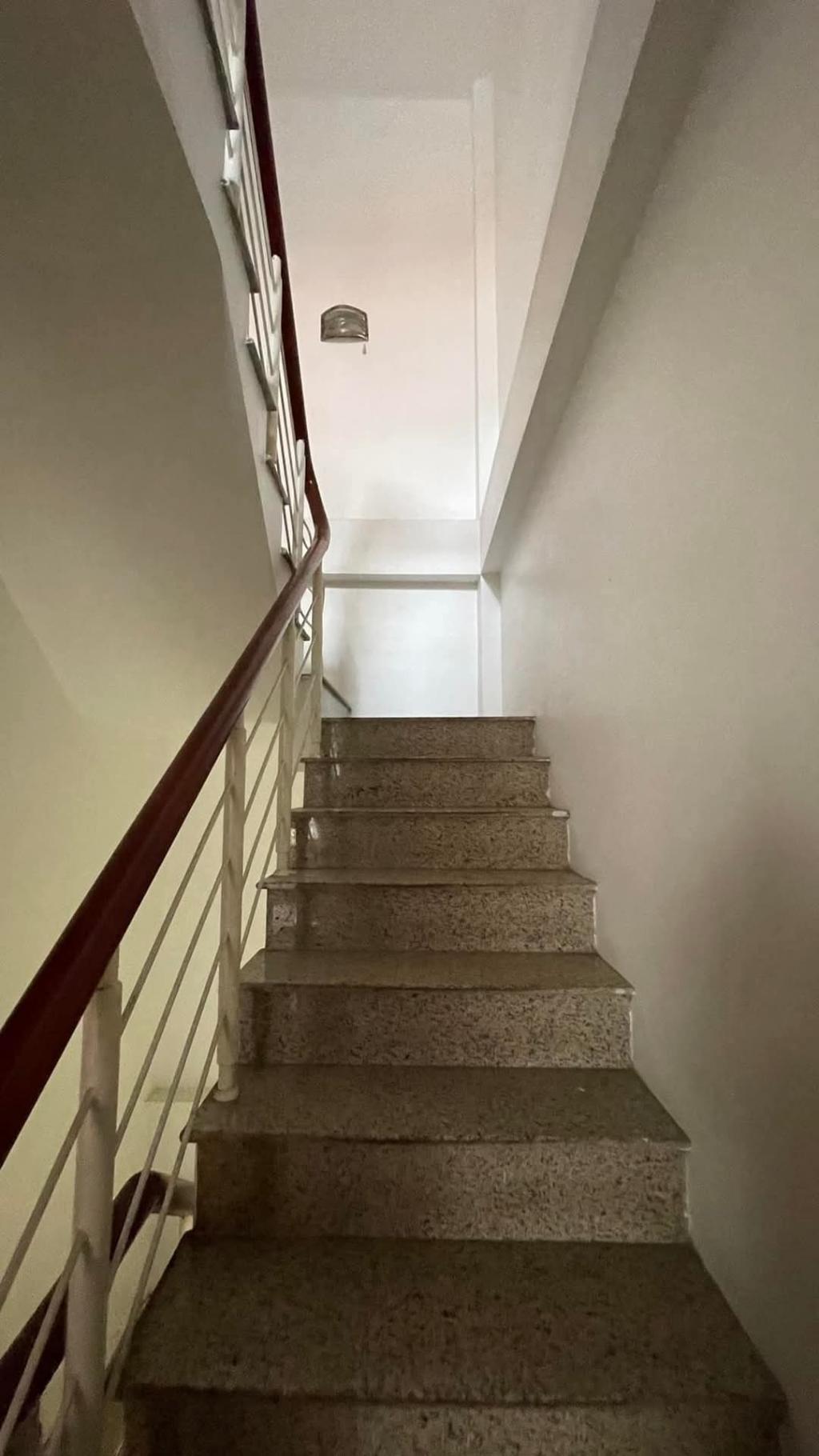 Bán nhà Kim Giang - diện tích 35.6m2 3 tầng - ô tô đỗ cửa - giá 6,4 tỷ